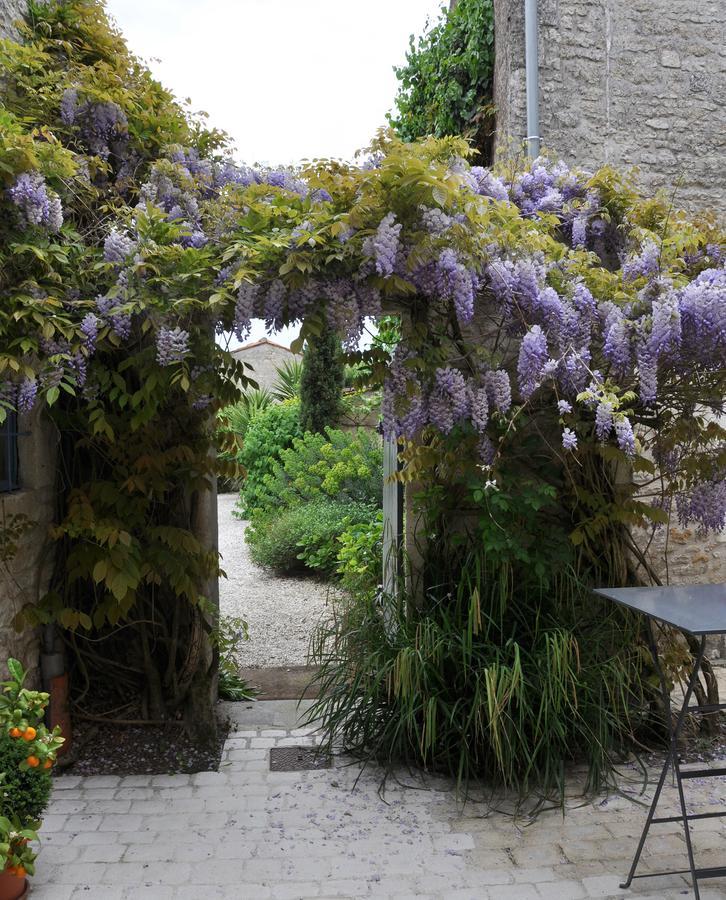 La Maison Du Baloir Thaire Экстерьер фото